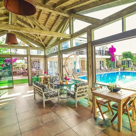 Ruezgarguelue فندق ألاتشاتي